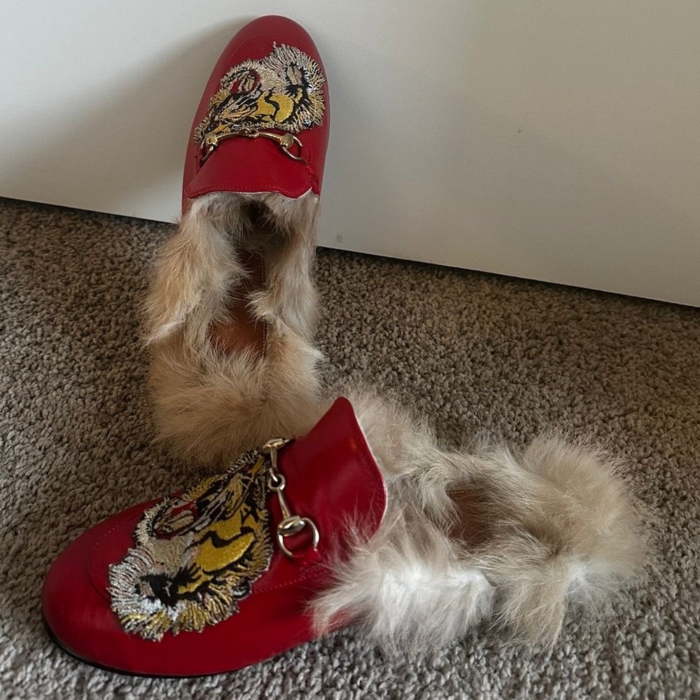 Women’s Tiger Moccasinns - Picture 2 of 3